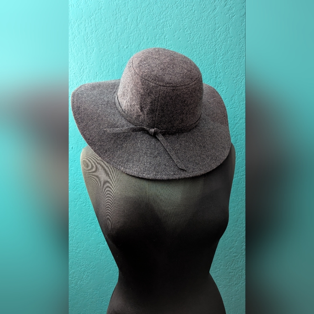 NWOT Gray Women's Fashion Hat